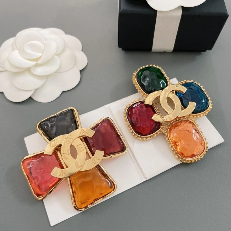 Resilient Chanel Brooches 228182