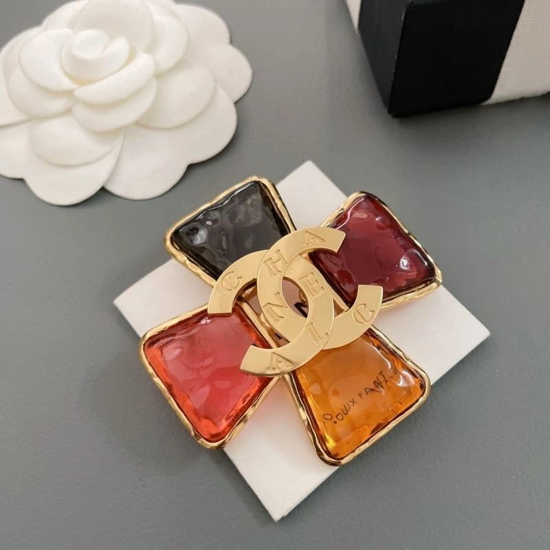 Resilient Chanel Brooches 228182