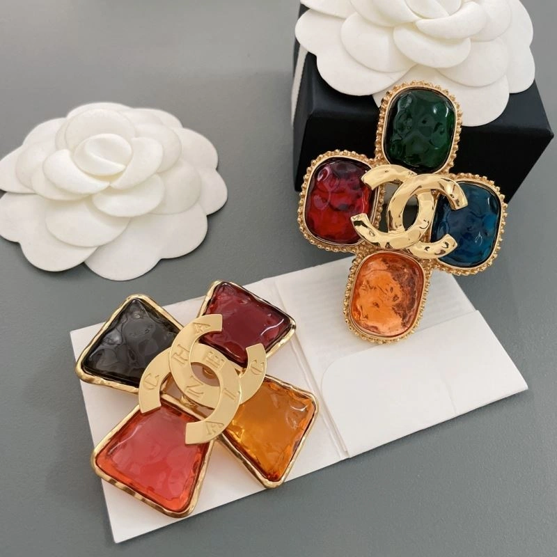 Resilient Chanel Brooches 228182