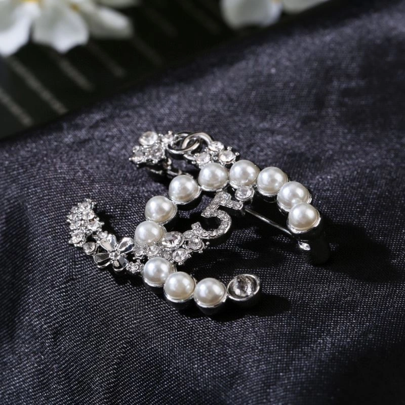 Upgraded Chanel Brooches 228175