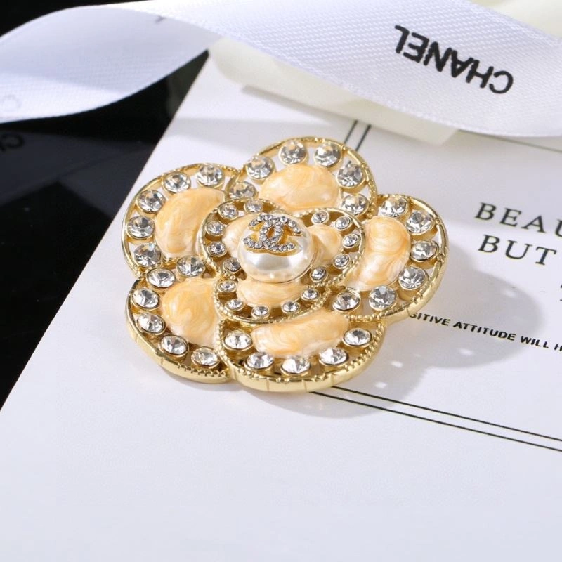 Unique Chanel Brooches 228214