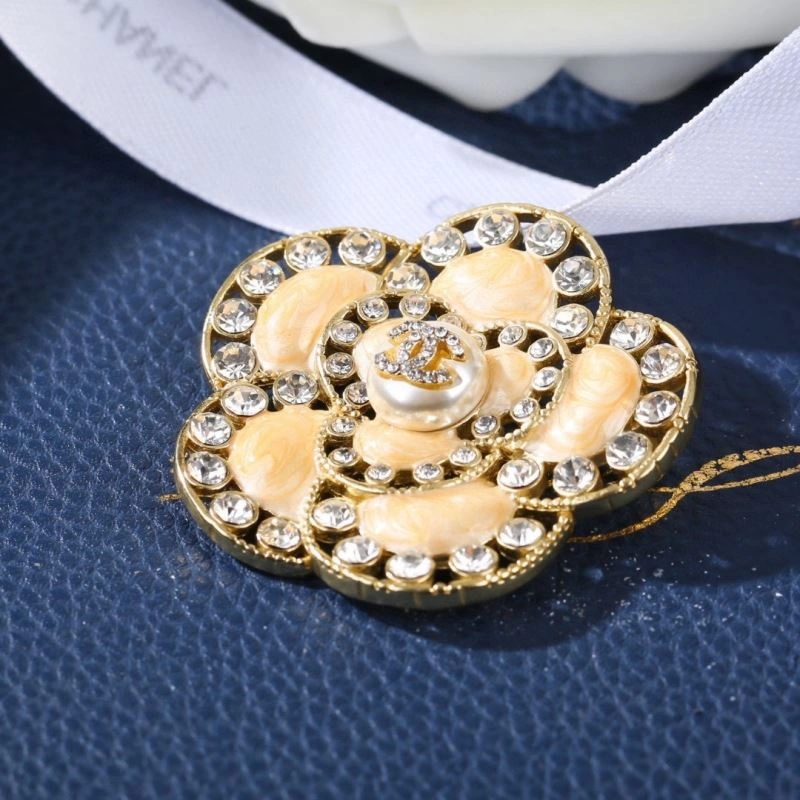 Unique Chanel Brooches 228214