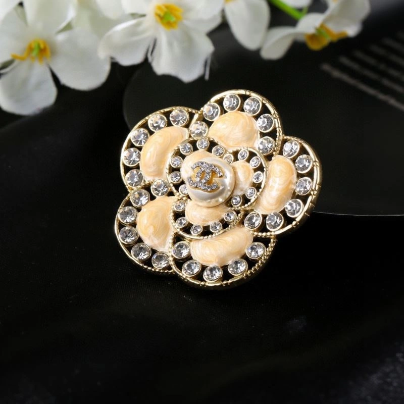 Unique Chanel Brooches 228214