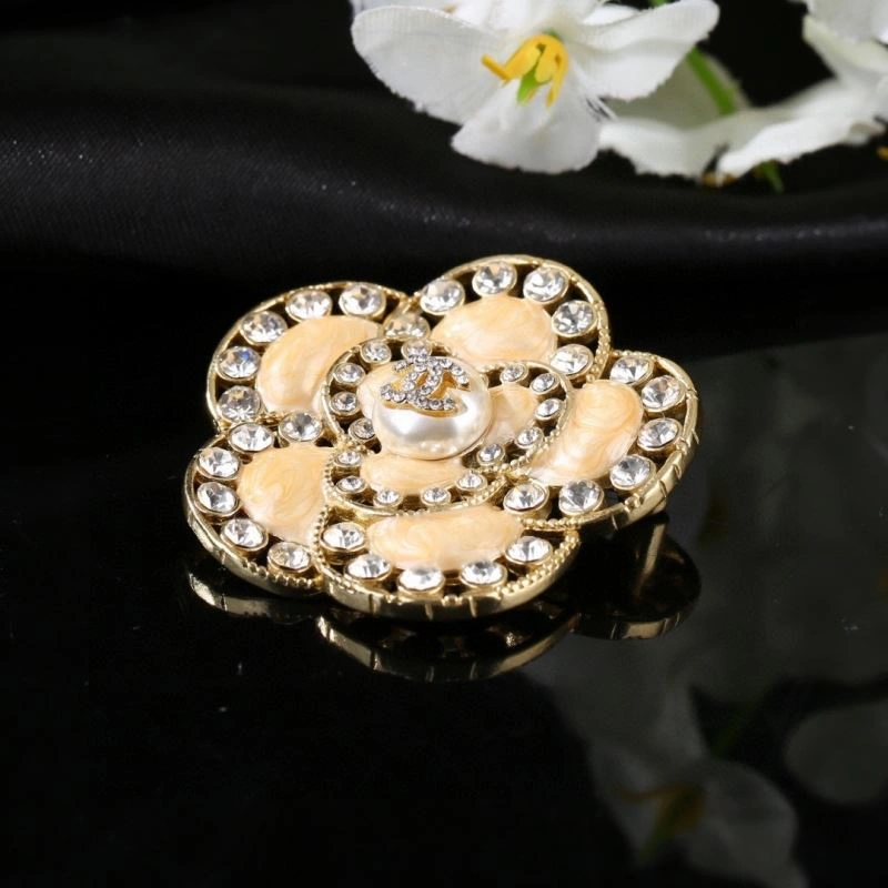 Unique Chanel Brooches 228214