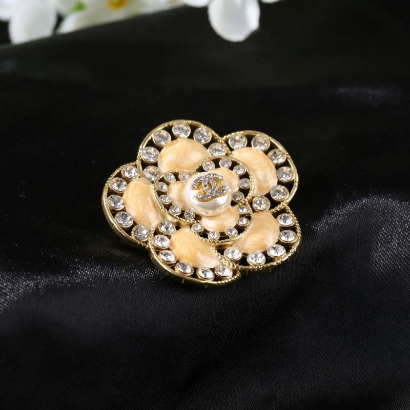 Unique Chanel Brooches 228214