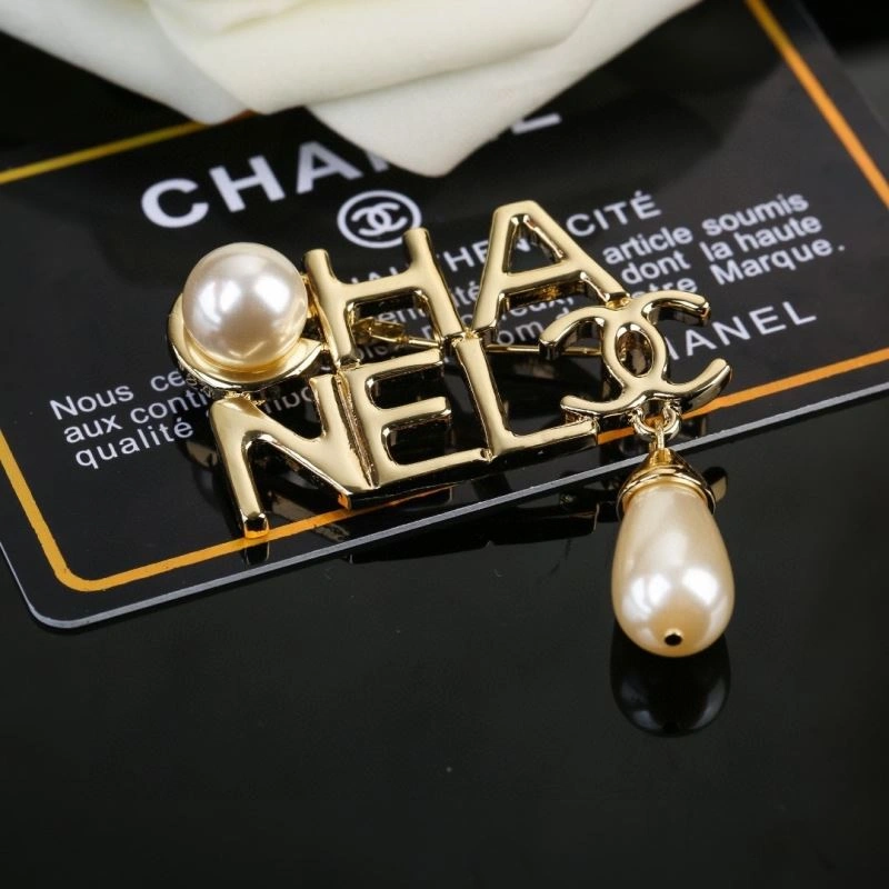 Packable Chanel Brooches 228160