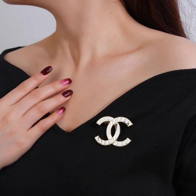 GoodFit Chanel Brooches 228166