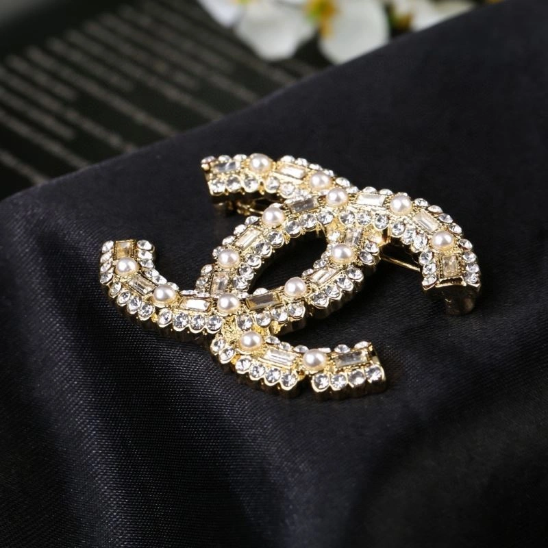 MultiPurpose Chanel Brooches 228168