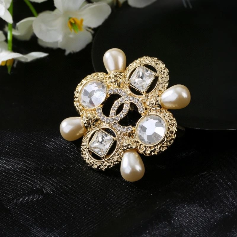 Trendy Chanel Brooches 228144