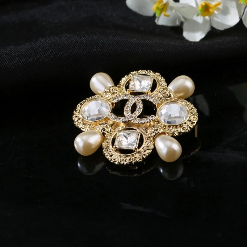 Trendy Chanel Brooches 228144