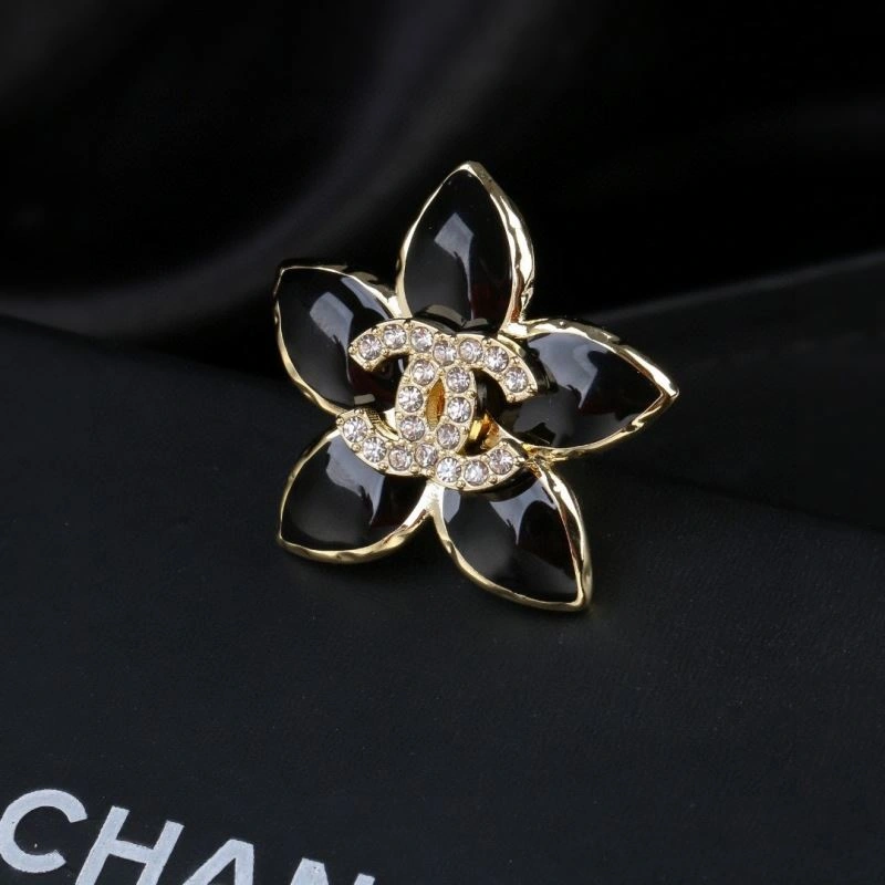 FashionForward Chanel Brooches 228153
