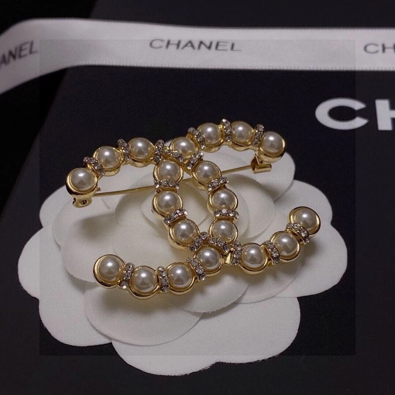 ModernLook Chanel Brooches 228161