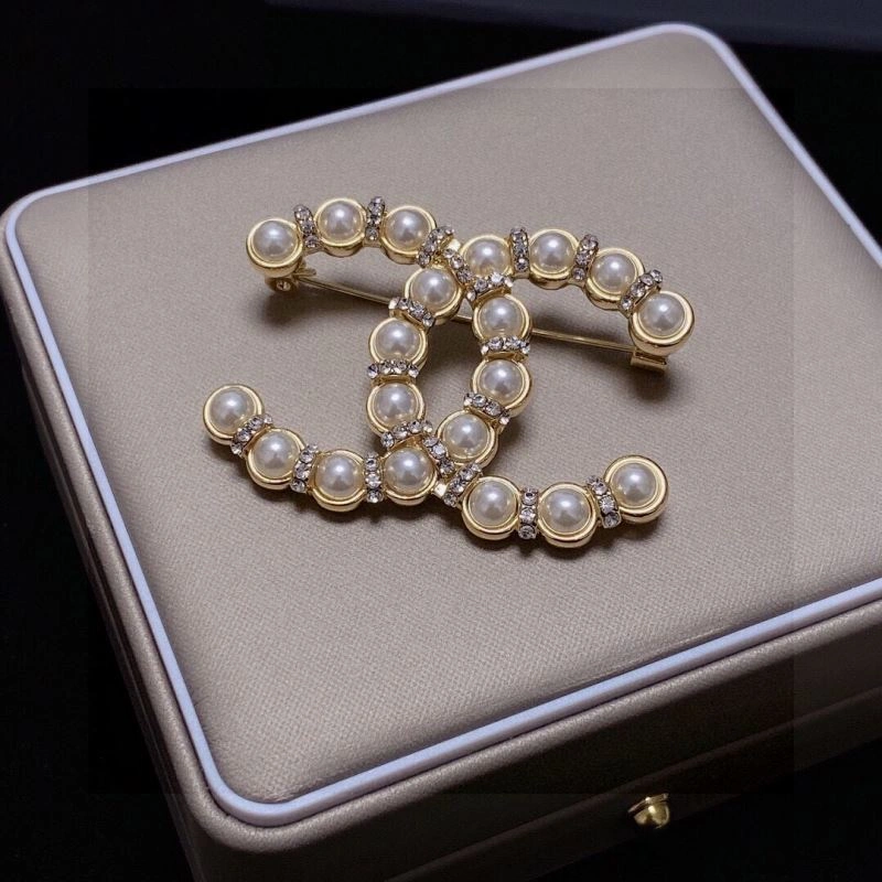 ModernLook Chanel Brooches 228161