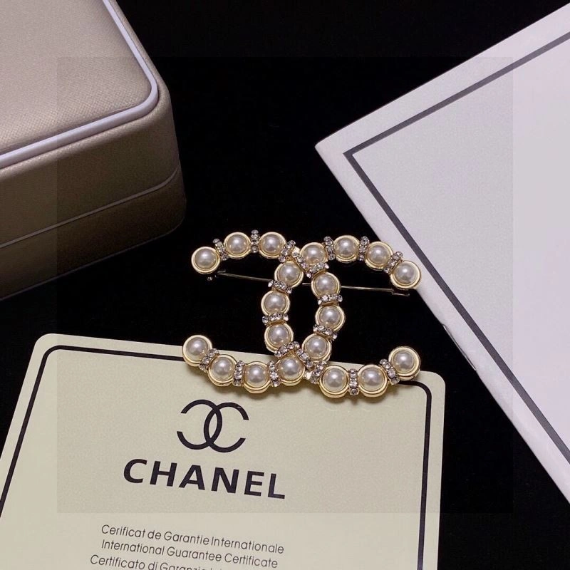 ModernLook Chanel Brooches 228161