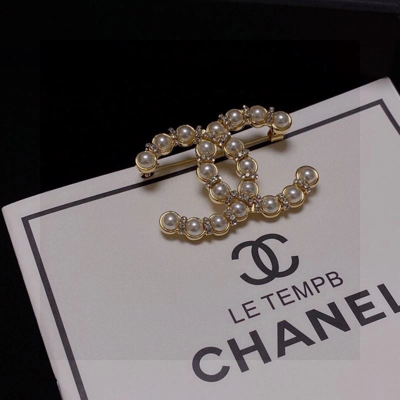 ModernLook Chanel Brooches 228161