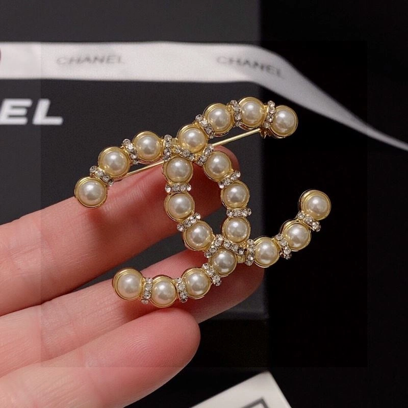 ModernLook Chanel Brooches 228161