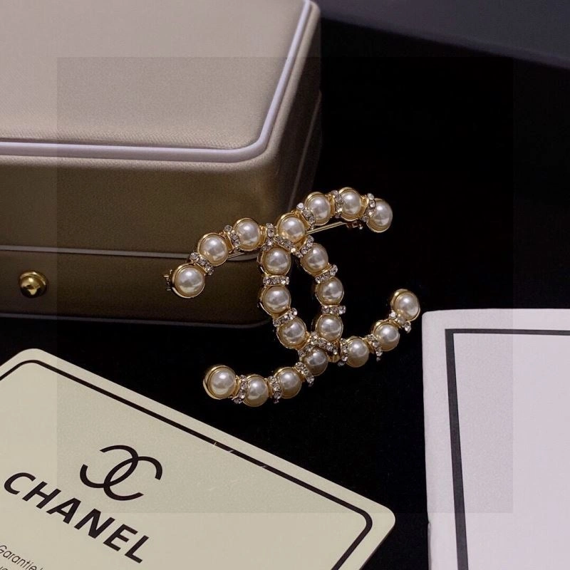 ModernLook Chanel Brooches 228161