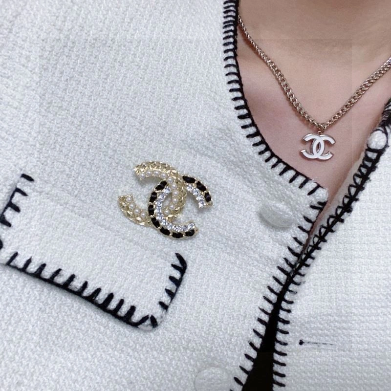 Resilient Chanel Brooches 228150