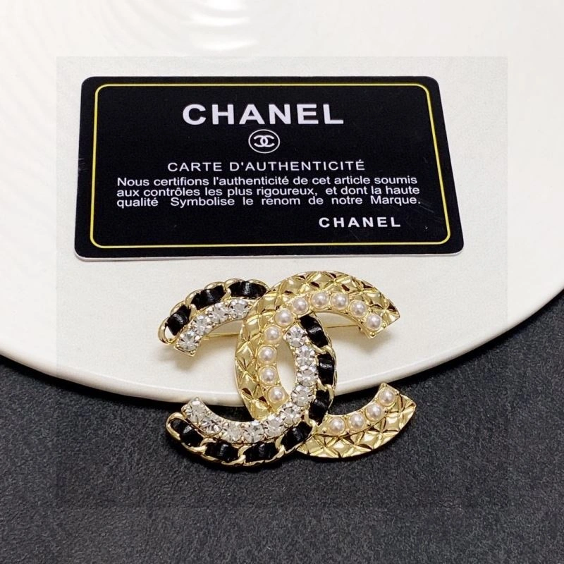 Resilient Chanel Brooches 228150