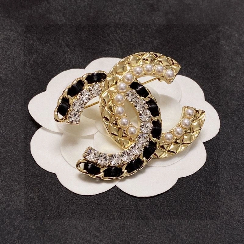 Resilient Chanel Brooches 228150