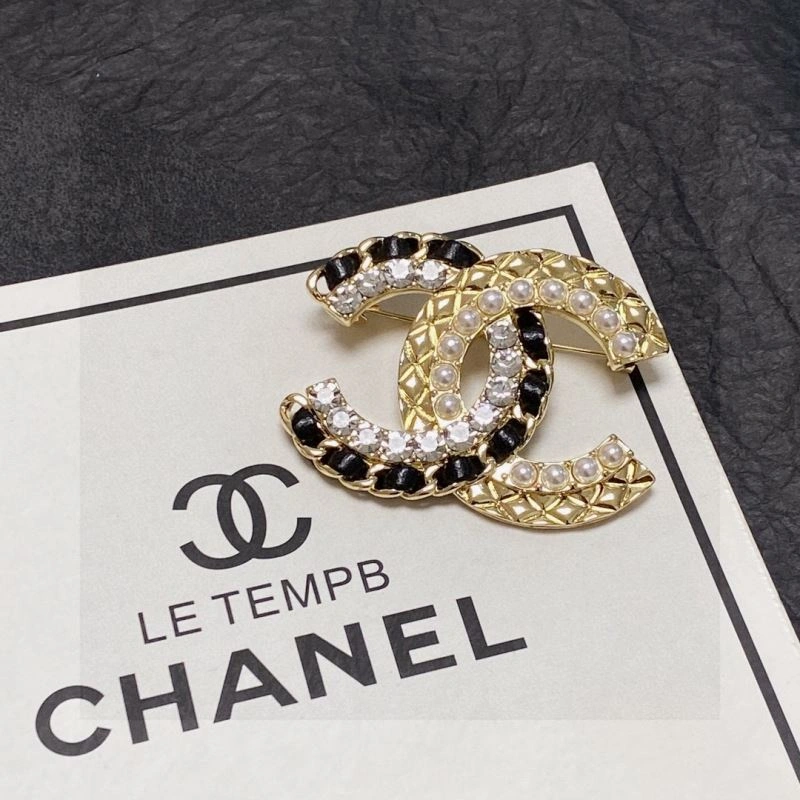 Resilient Chanel Brooches 228150