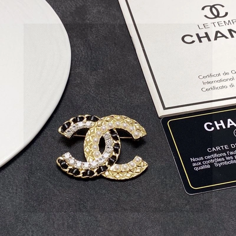 Resilient Chanel Brooches 228150