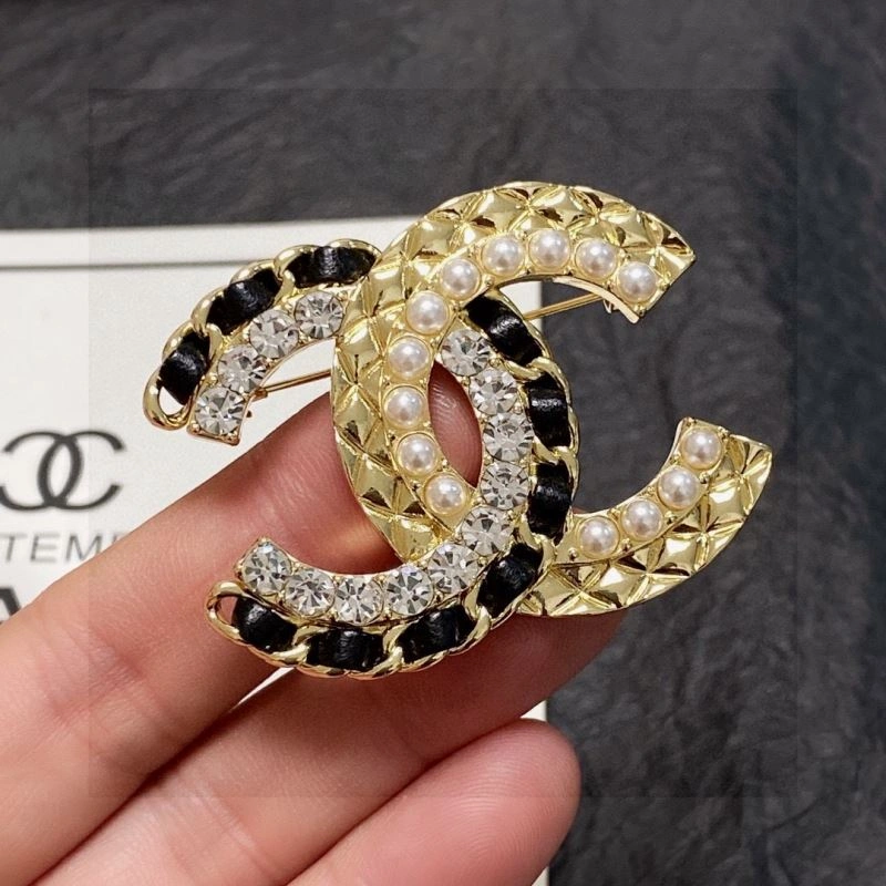 Resilient Chanel Brooches 228150