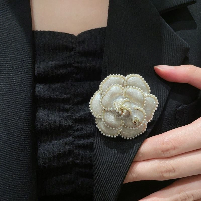 WaterResistant Chanel Brooches 228141