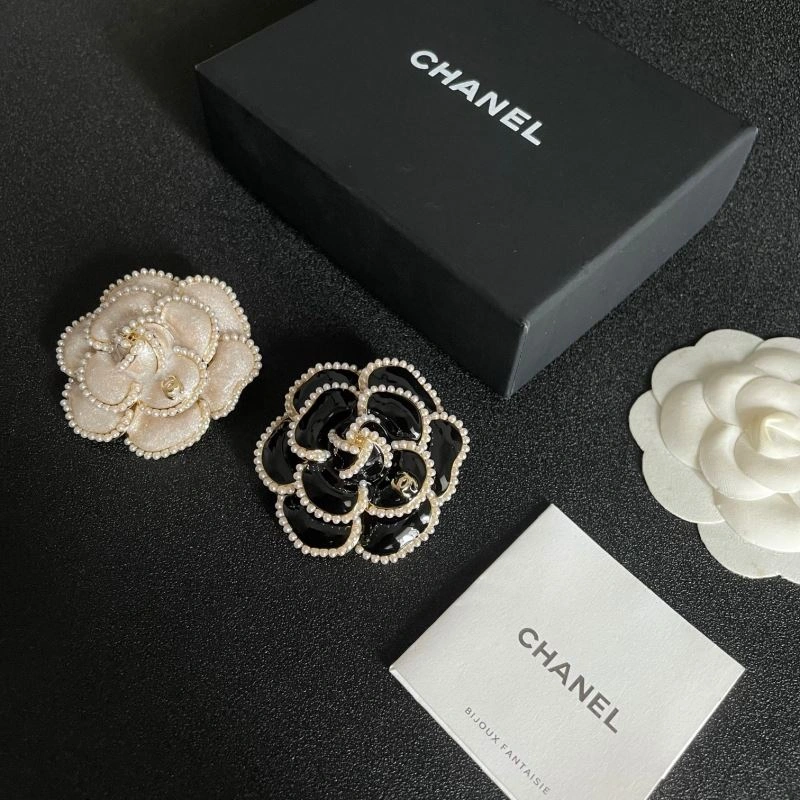 WaterResistant Chanel Brooches 228141
