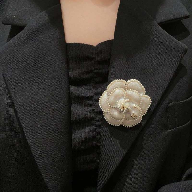WaterResistant Chanel Brooches 228141