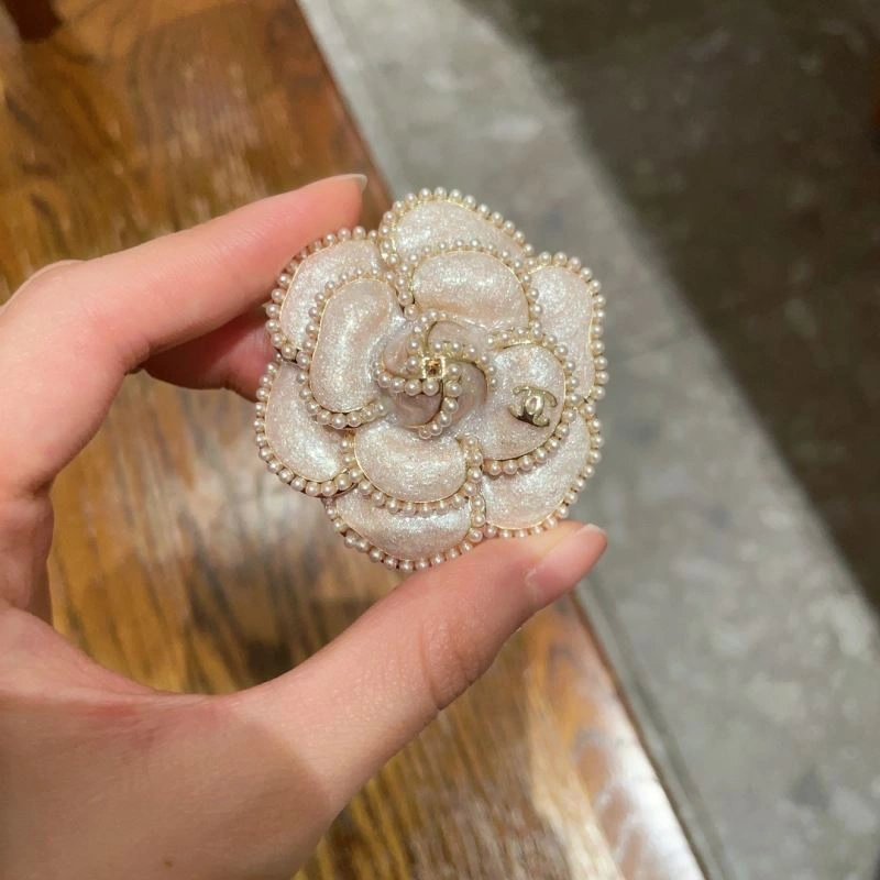 WaterResistant Chanel Brooches 228141