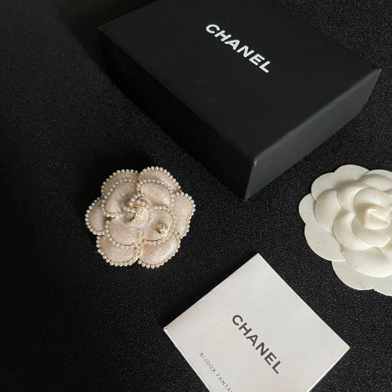 WaterResistant Chanel Brooches 228141