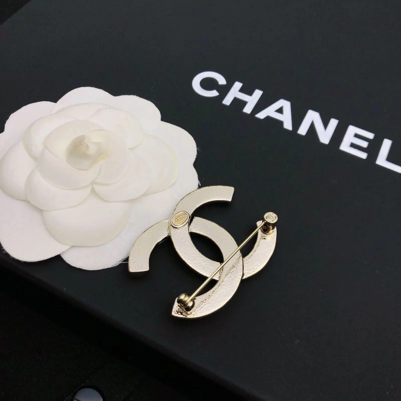 Tailored Chanel Brooches 228152