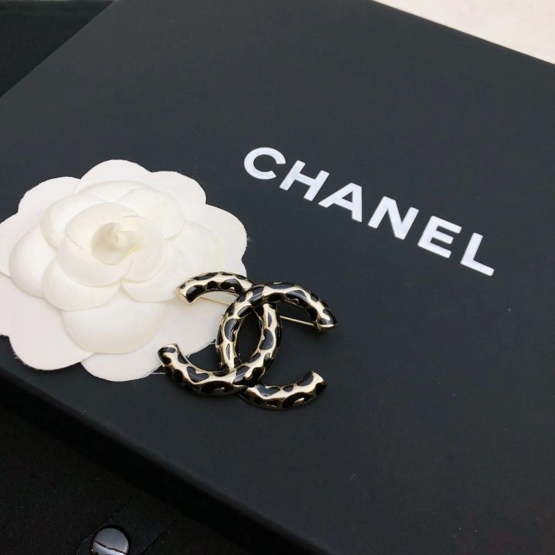 Tailored Chanel Brooches 228152