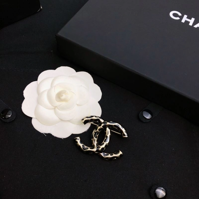 Tailored Chanel Brooches 228152
