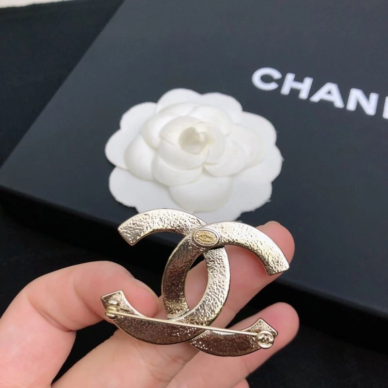 Tailored Chanel Brooches 228152