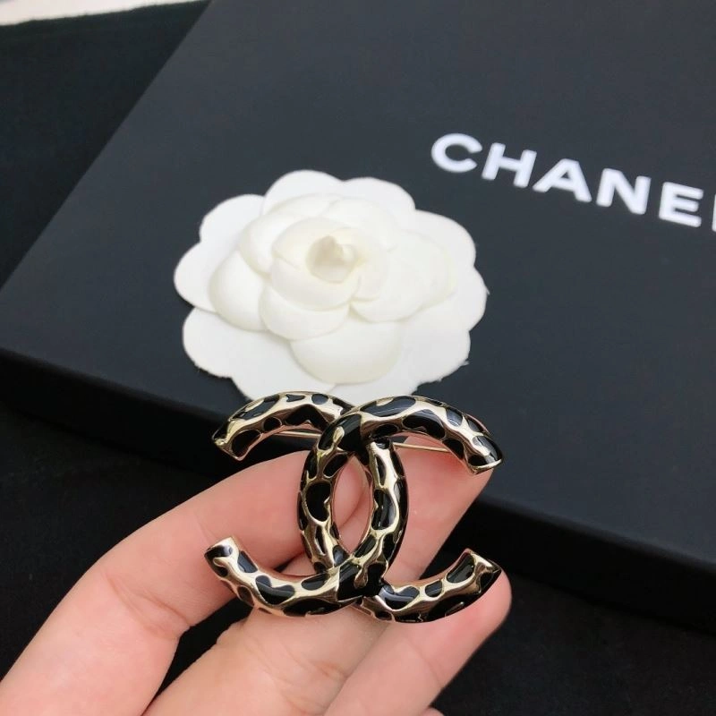 Tailored Chanel Brooches 228152