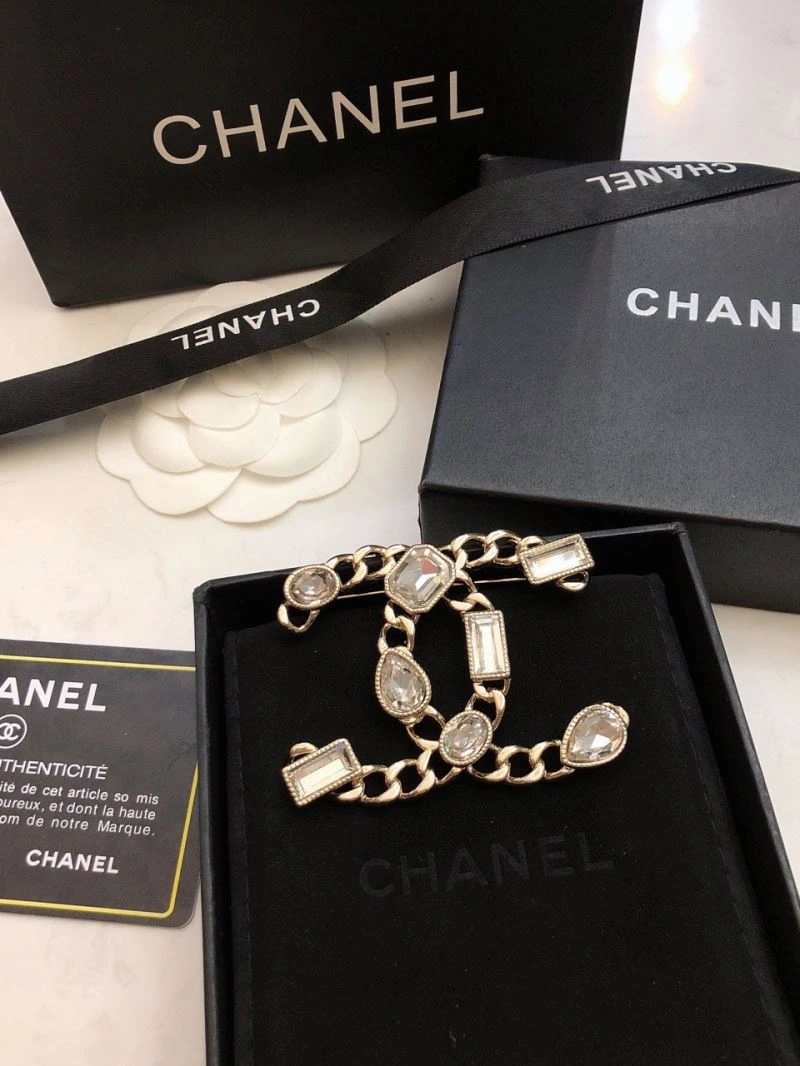 Snug Chanel Brooches 228131