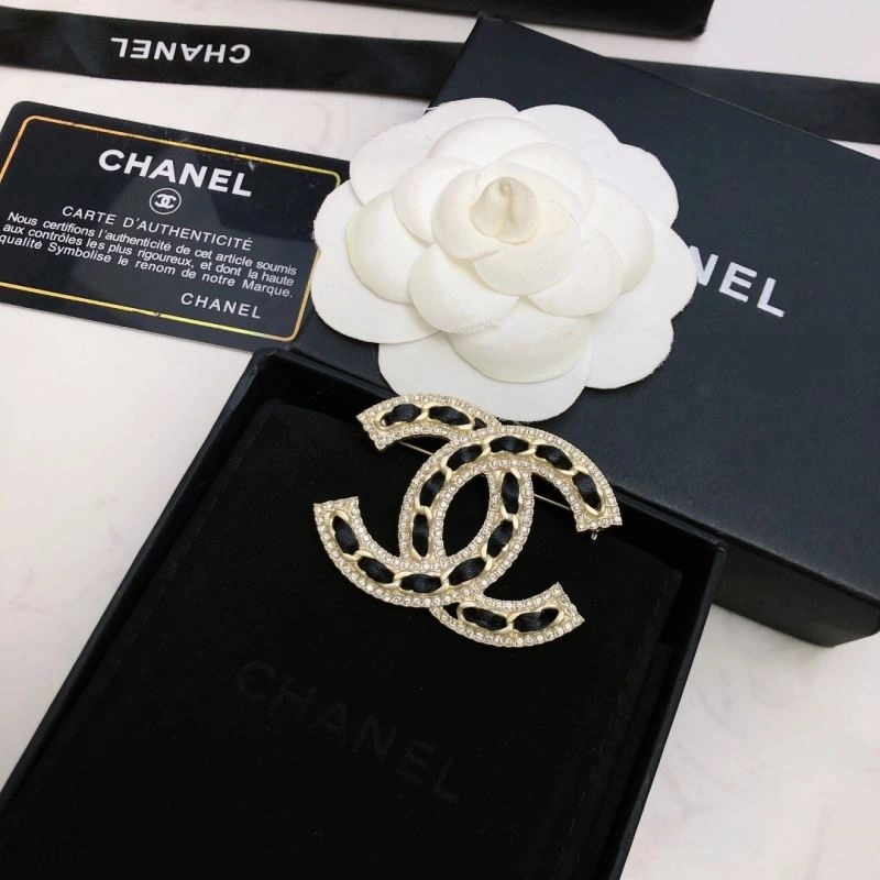 Snug Chanel Brooches 228117