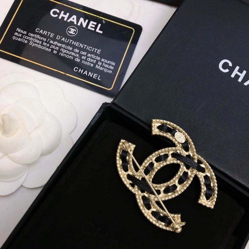 Snug Chanel Brooches 228117