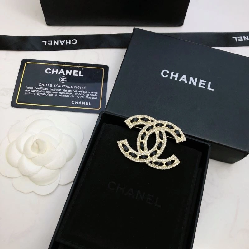 Snug Chanel Brooches 228117