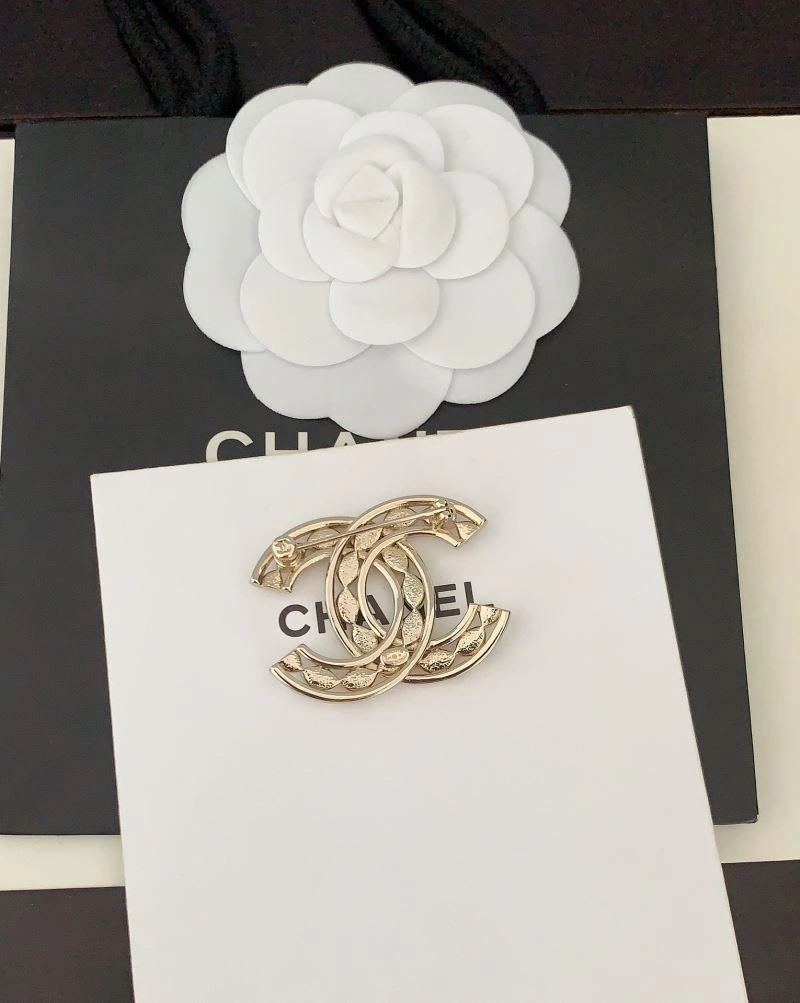 Refined Chanel Brooches 228167