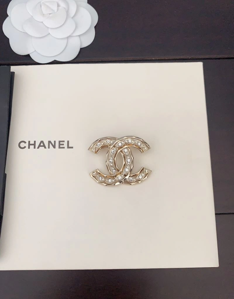 Refined Chanel Brooches 228167