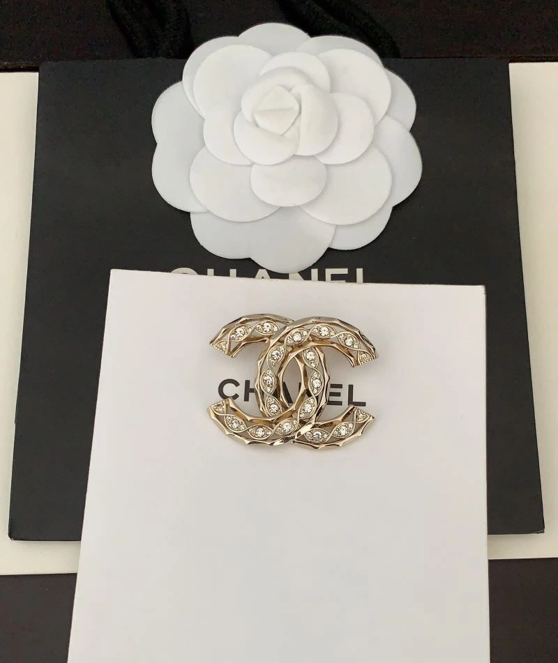 Refined Chanel Brooches 228167