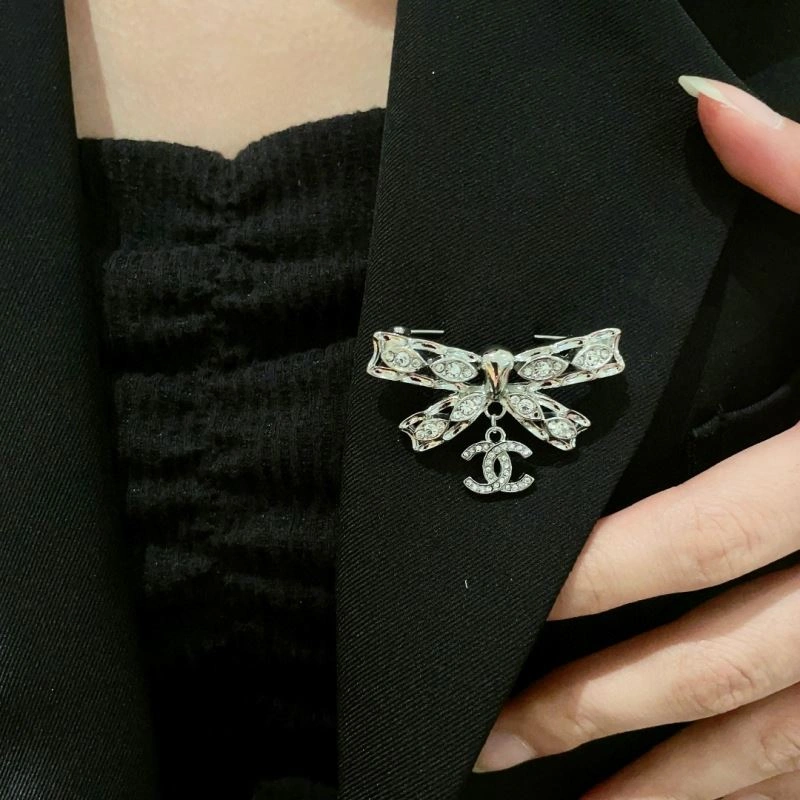 Timeless Chanel Brooches 228126