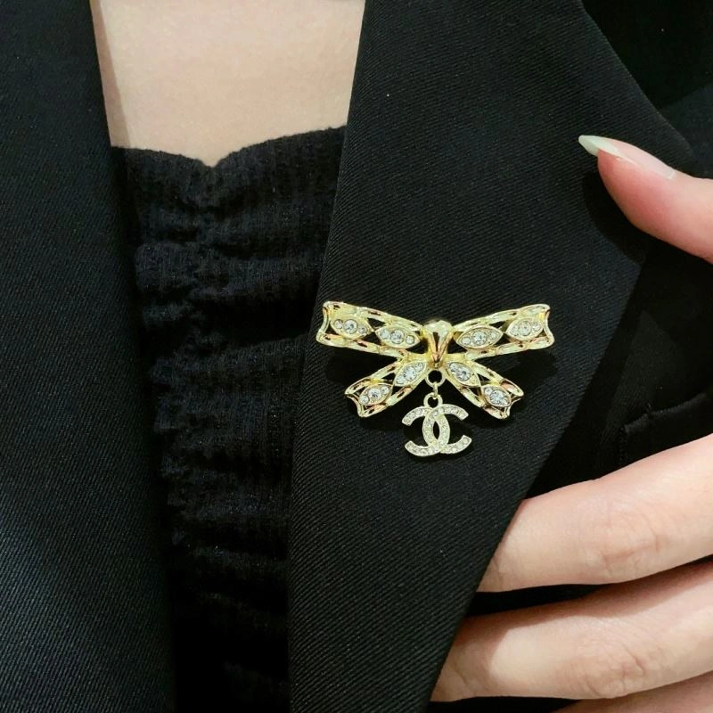 Lightweight Chanel Brooches 228105