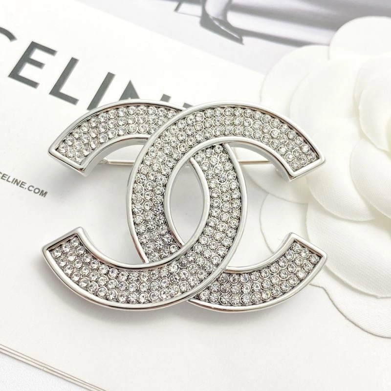 Minimalist Chanel Brooches 228301