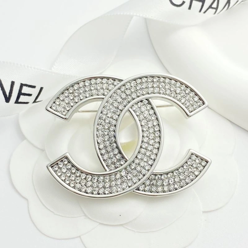 Minimalist Chanel Brooches 228301