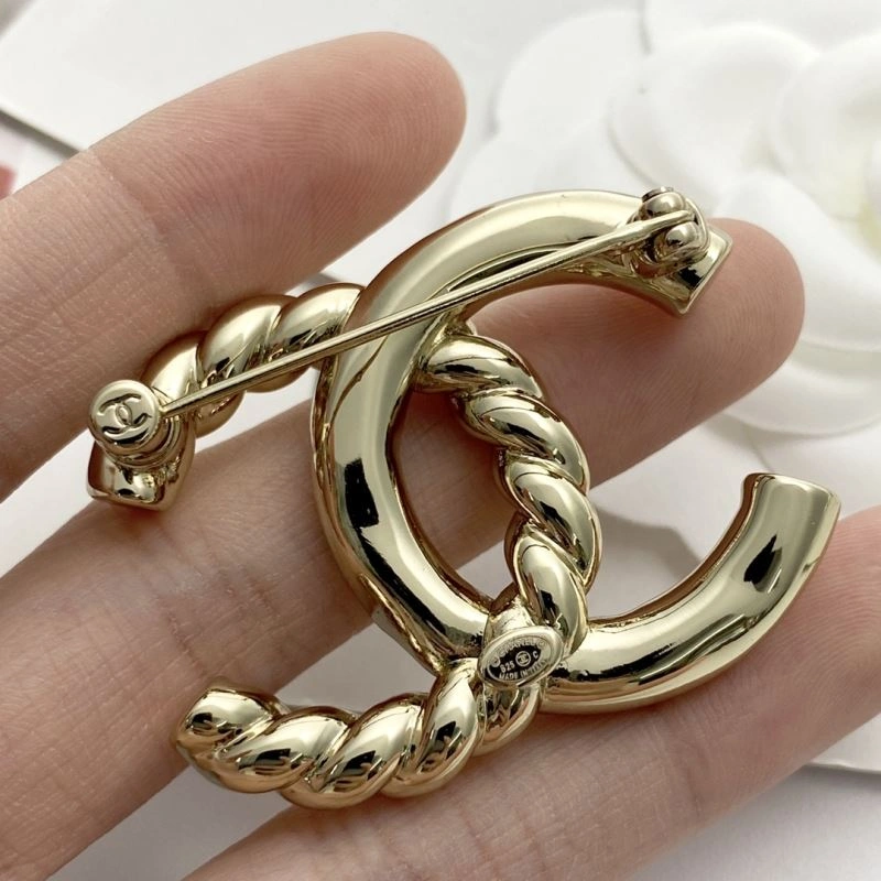 TechFriendly Chanel Brooches 228097