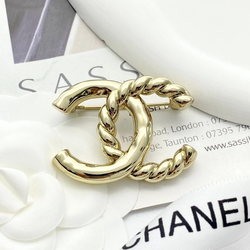 TechFriendly Chanel Brooches 228097
